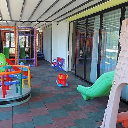 Lord Tirana Hotel Babrru