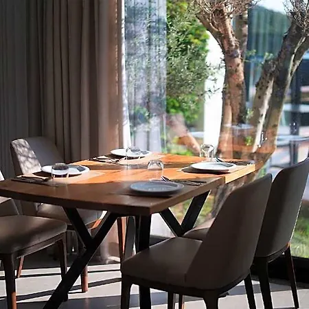 Lord Tirana Hotel Babrru