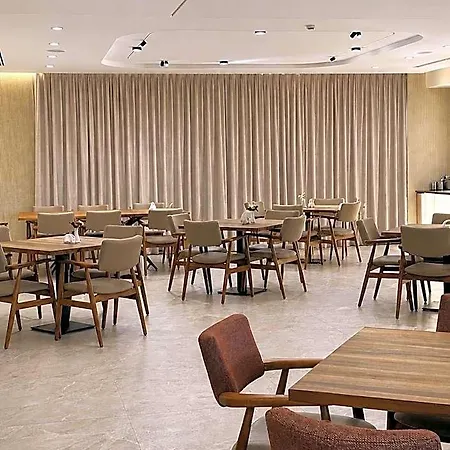 Lord Tirana Hotel