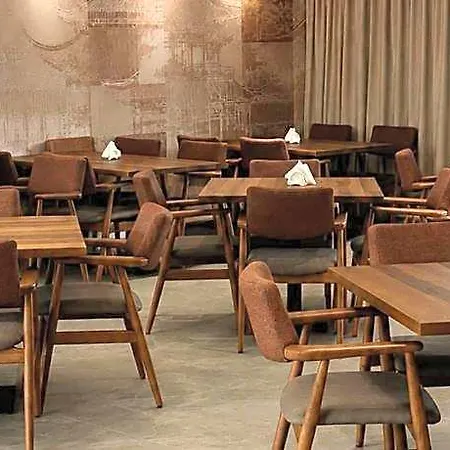 Lord Tirana 4*