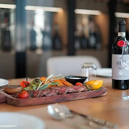 Lord Tirana Hotel 4*