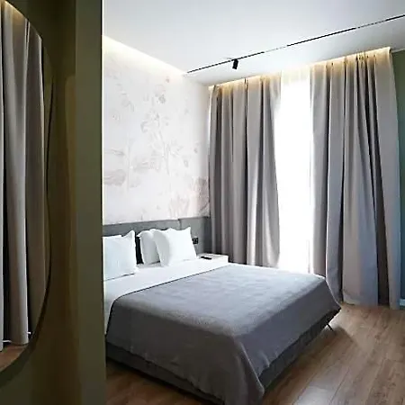 Lord Tirana Hotel 4*